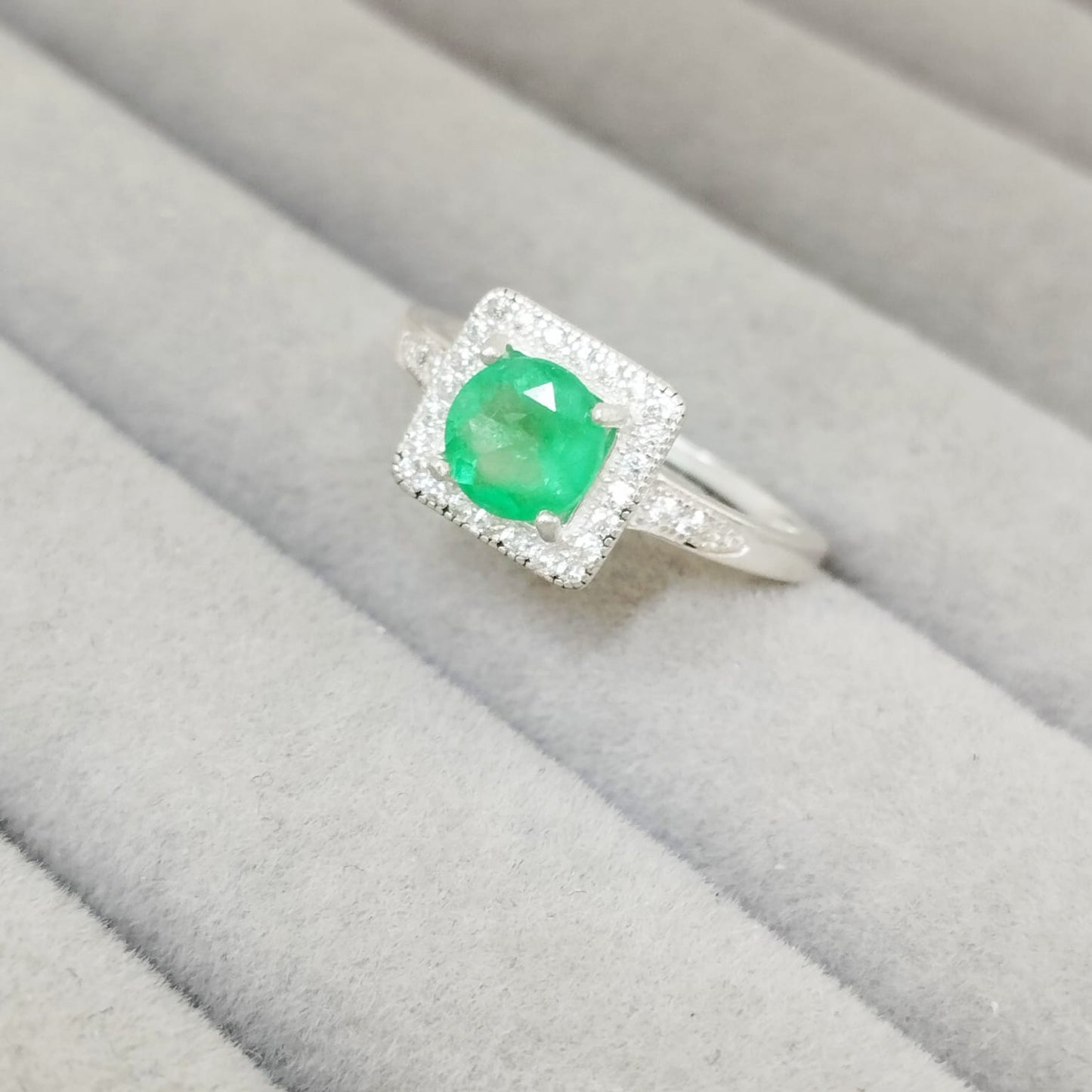 Anillo Esmeralda 6mm cuadrada y Circón Blanco Plata 925T6 ID: 509