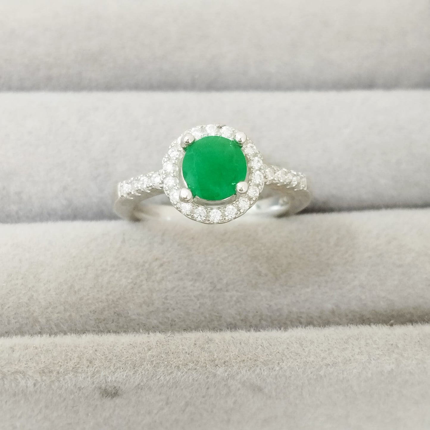 Anillo Esmeralda 6.5mm Redonda y Circón Blanco T4 1/2 ID: 517