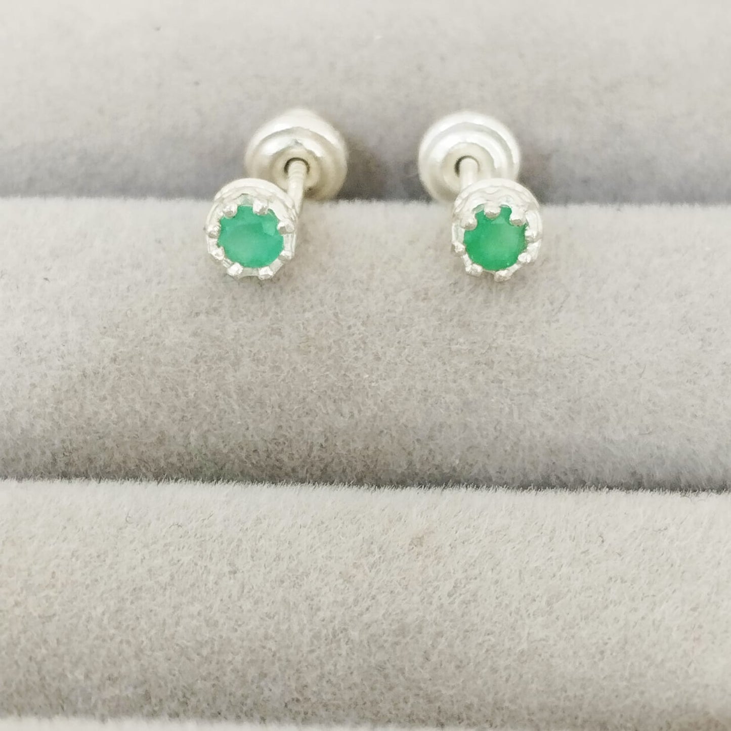 Topo Esmeralda Redonda Plata 3.8mm Plata 925 Con Rosca De Seguridad ID: 529