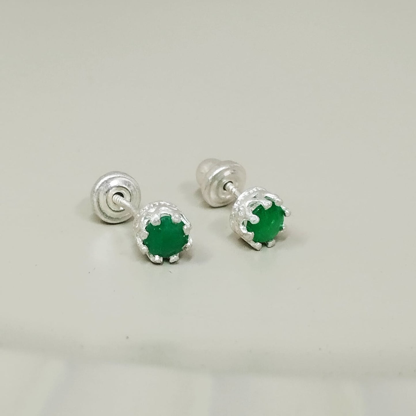 Topo Esmeralda Redonda Plata 4.8mm Plata 925 Con Rosca De Seguridad ID: 530