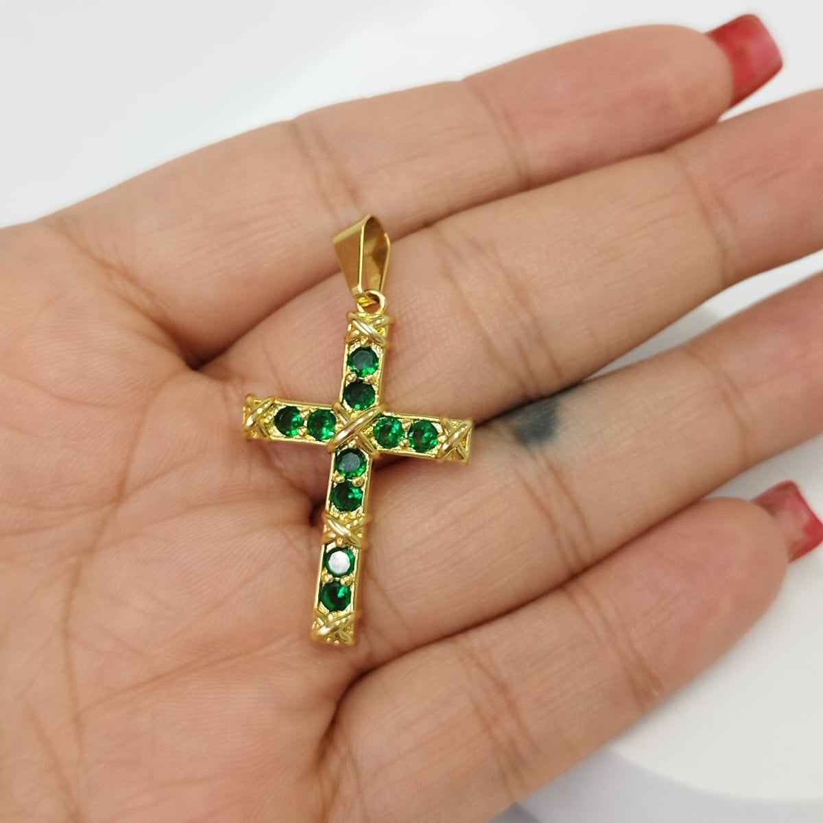 Dije Cruz con Circones Verdes, 4cm de alto, 2cm de ancho
