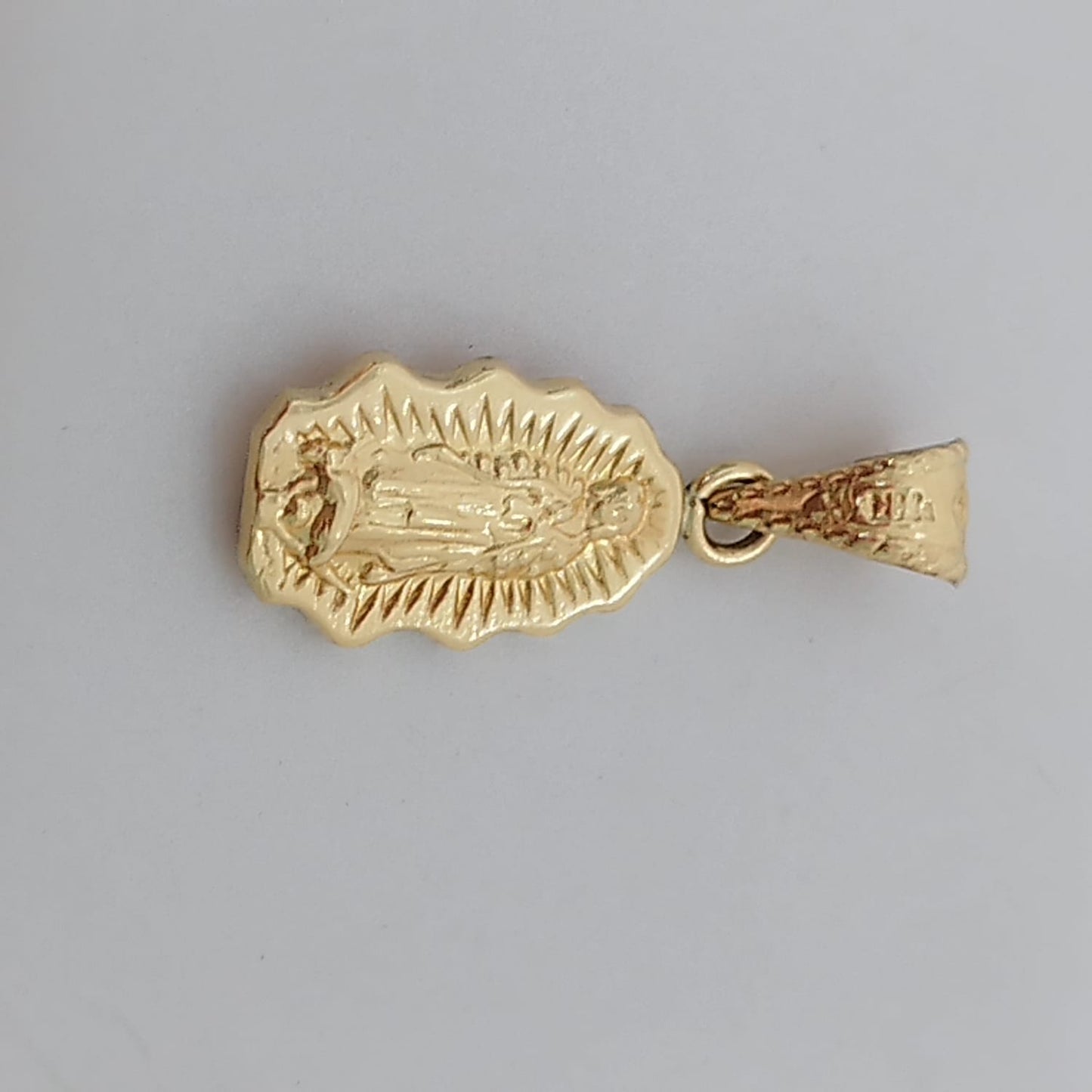 Dije Virgen Guadalupe Silueta Circ󮠤e Colores 2.5cm