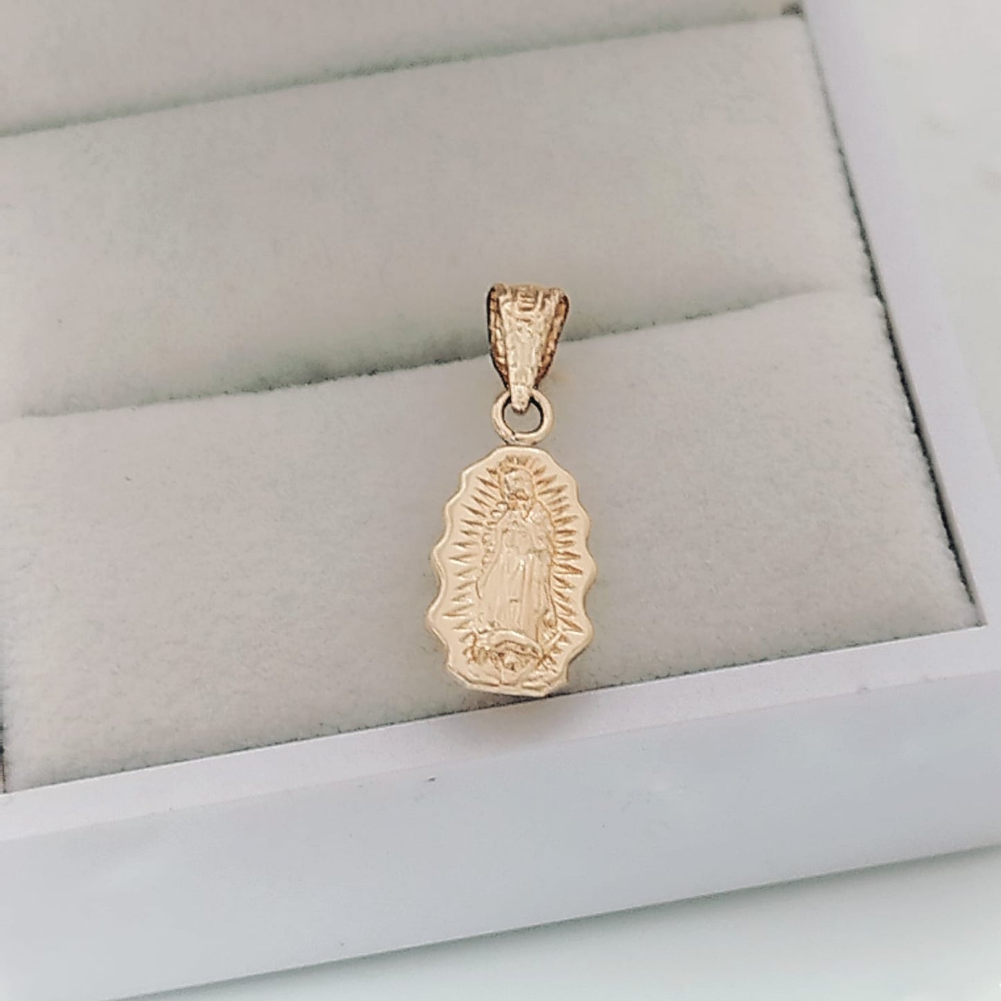 Dije Virgen Guadalupe Silueta Circ󮠤e Colores 2.5cm