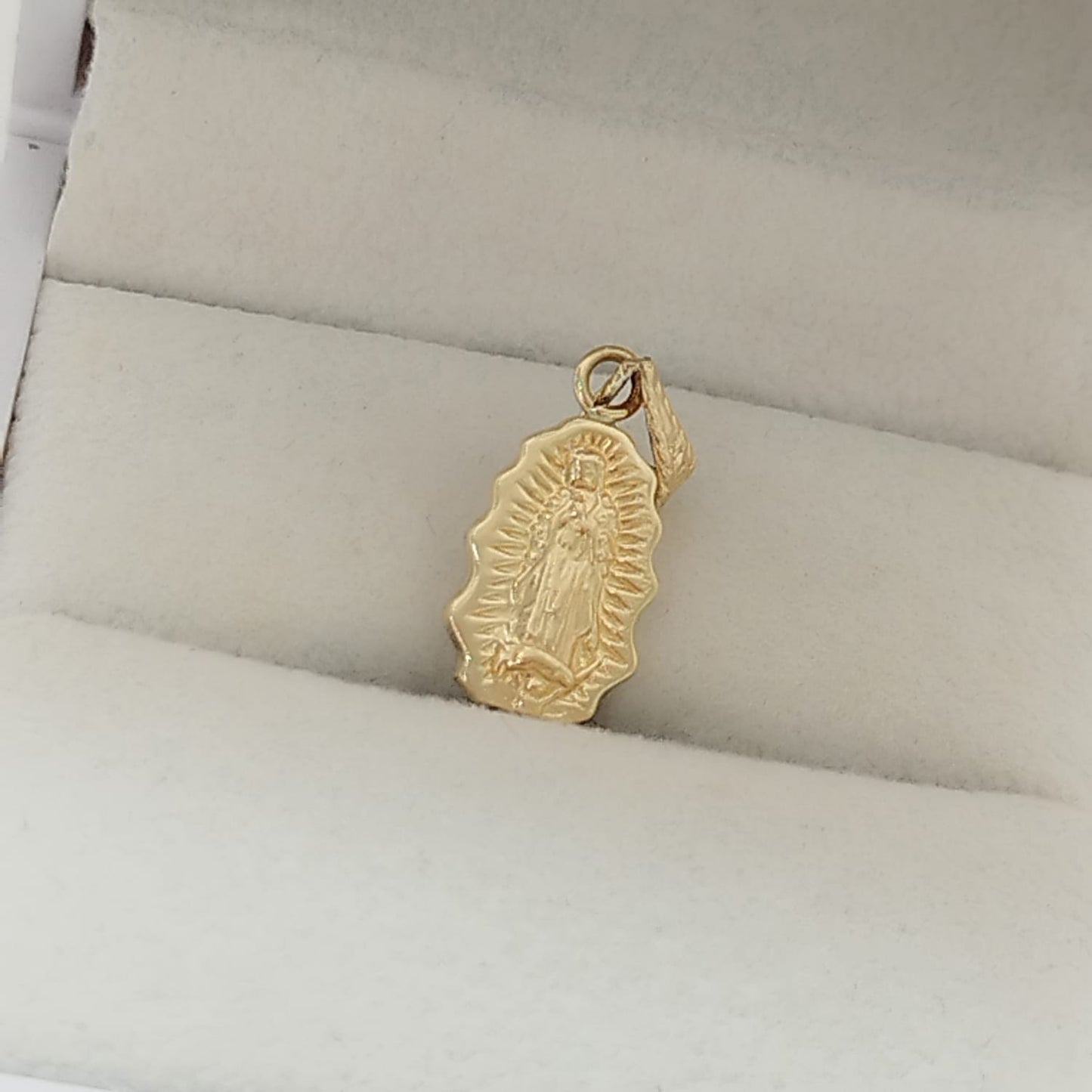 Dije Virgen Guadalupe Silueta Circ󮠤e Colores 2.5cm