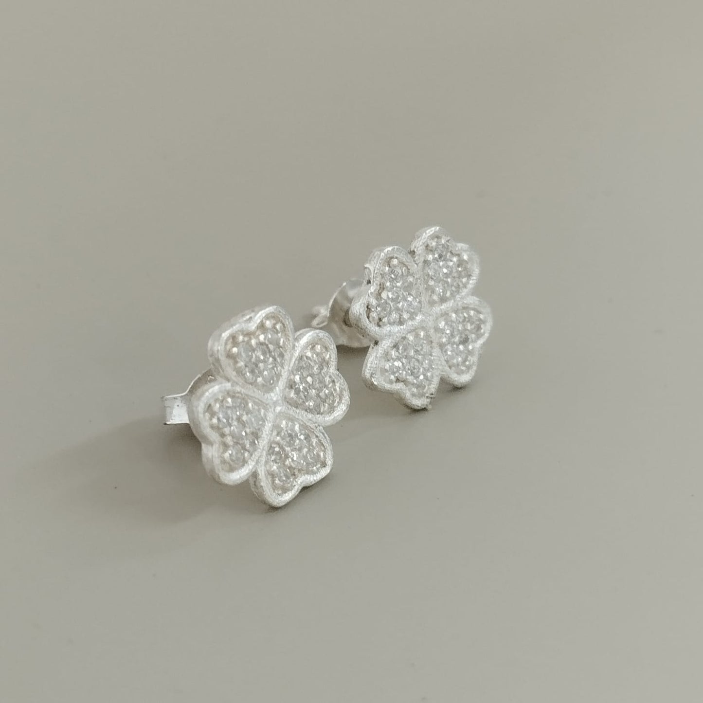 TOPO TREBOL CIRCON 1.2CM DE PLATA LEY 925 ID: 301