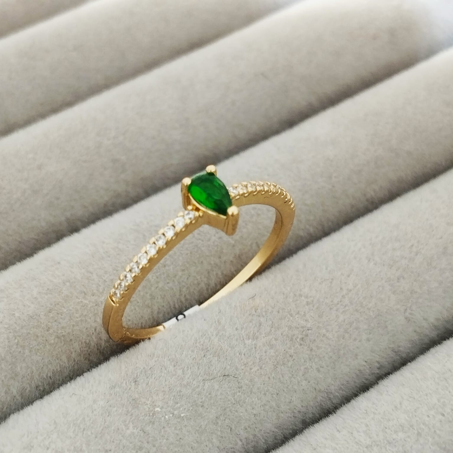 Anillo Solitario Con Circon Verde y Blanco T8 ID: 351