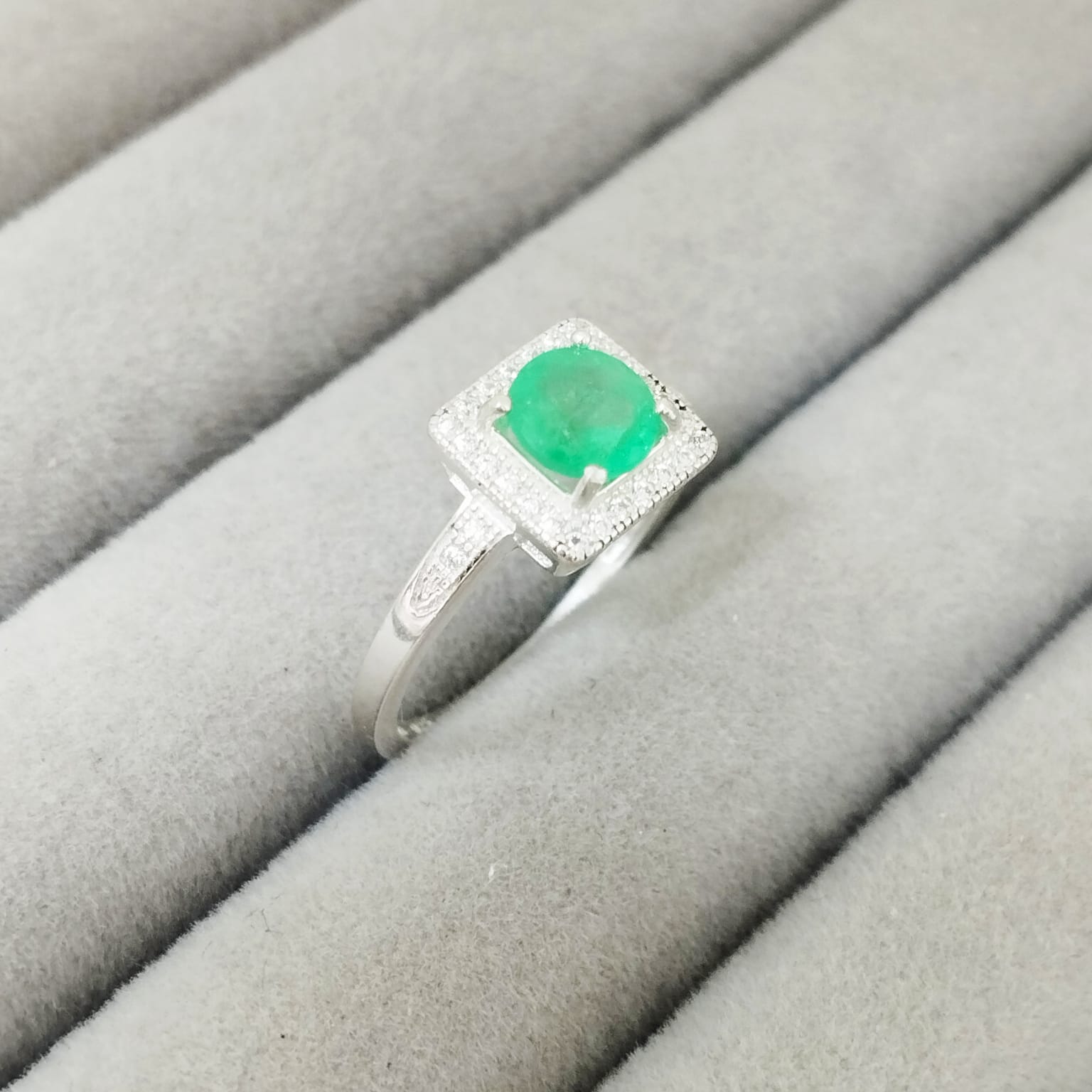 Anillo Esmeralda 6mm cuadrada y Circón Blanco Plata 925T6 ID: 509