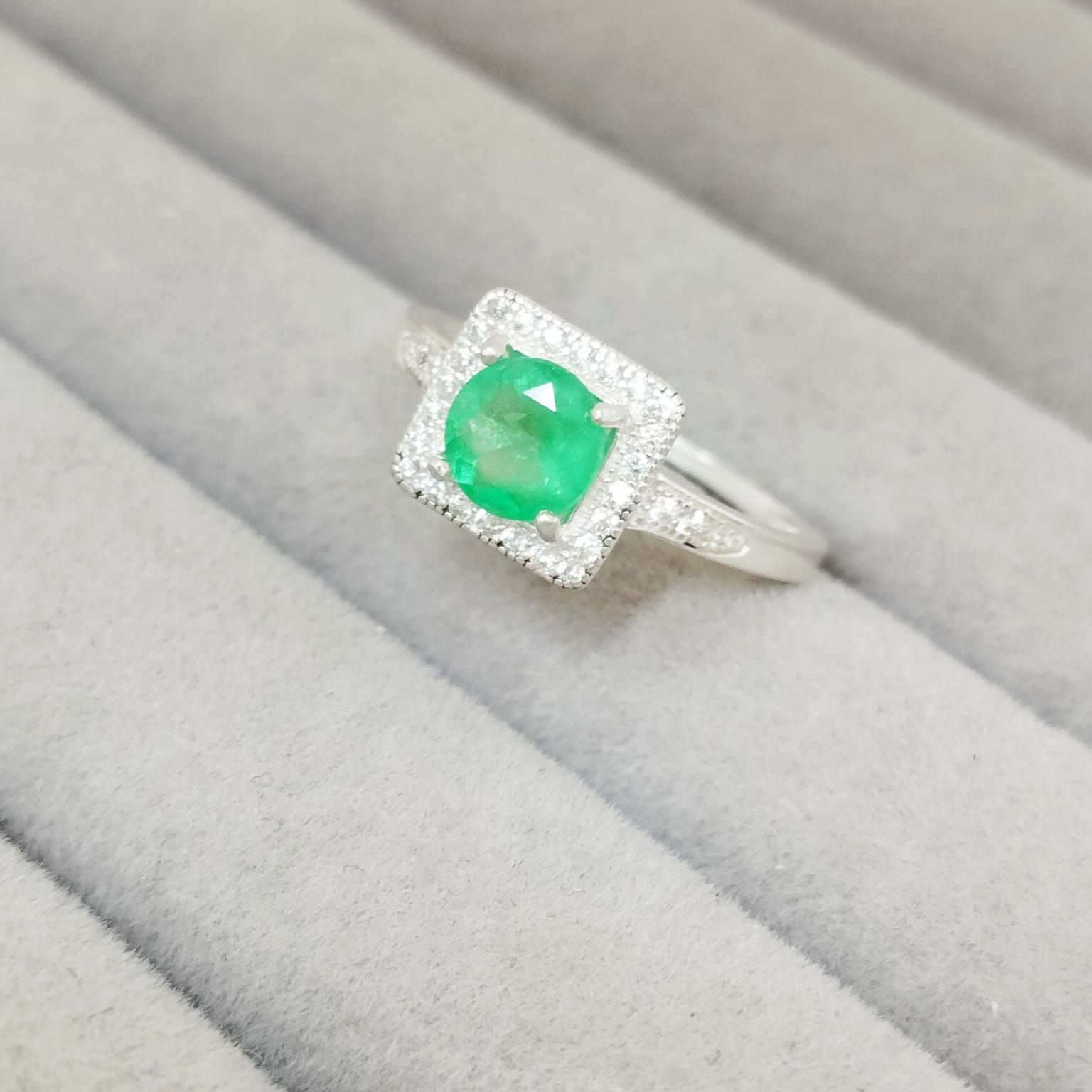 Anillo Esmeralda 6mm cuadrada y Circón Blanco Plata 925T6 ID: 509