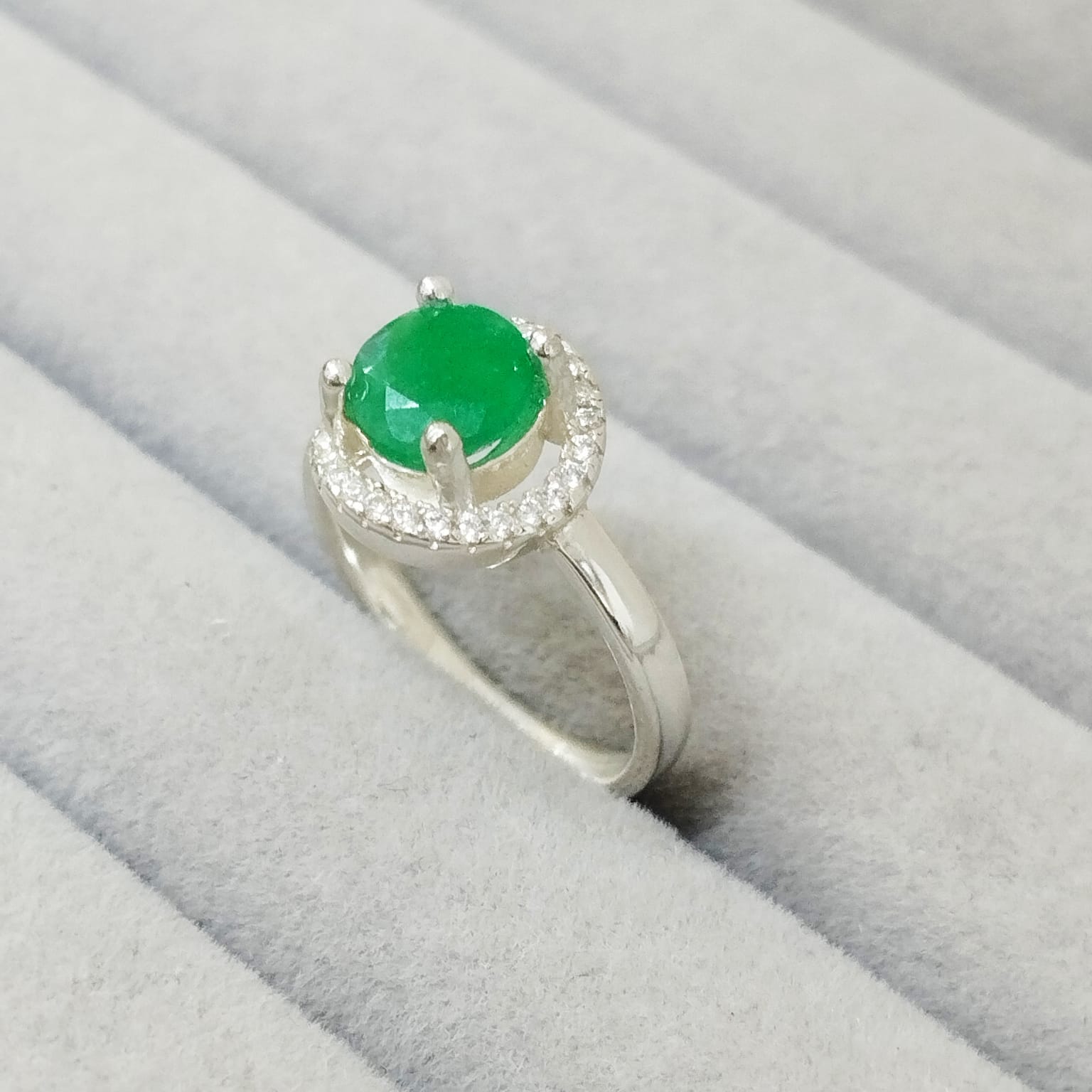 Anillo Esmeralda 6.5mm Redonda y Circon Blanco Placa 925 T4 1/2 ID: 515