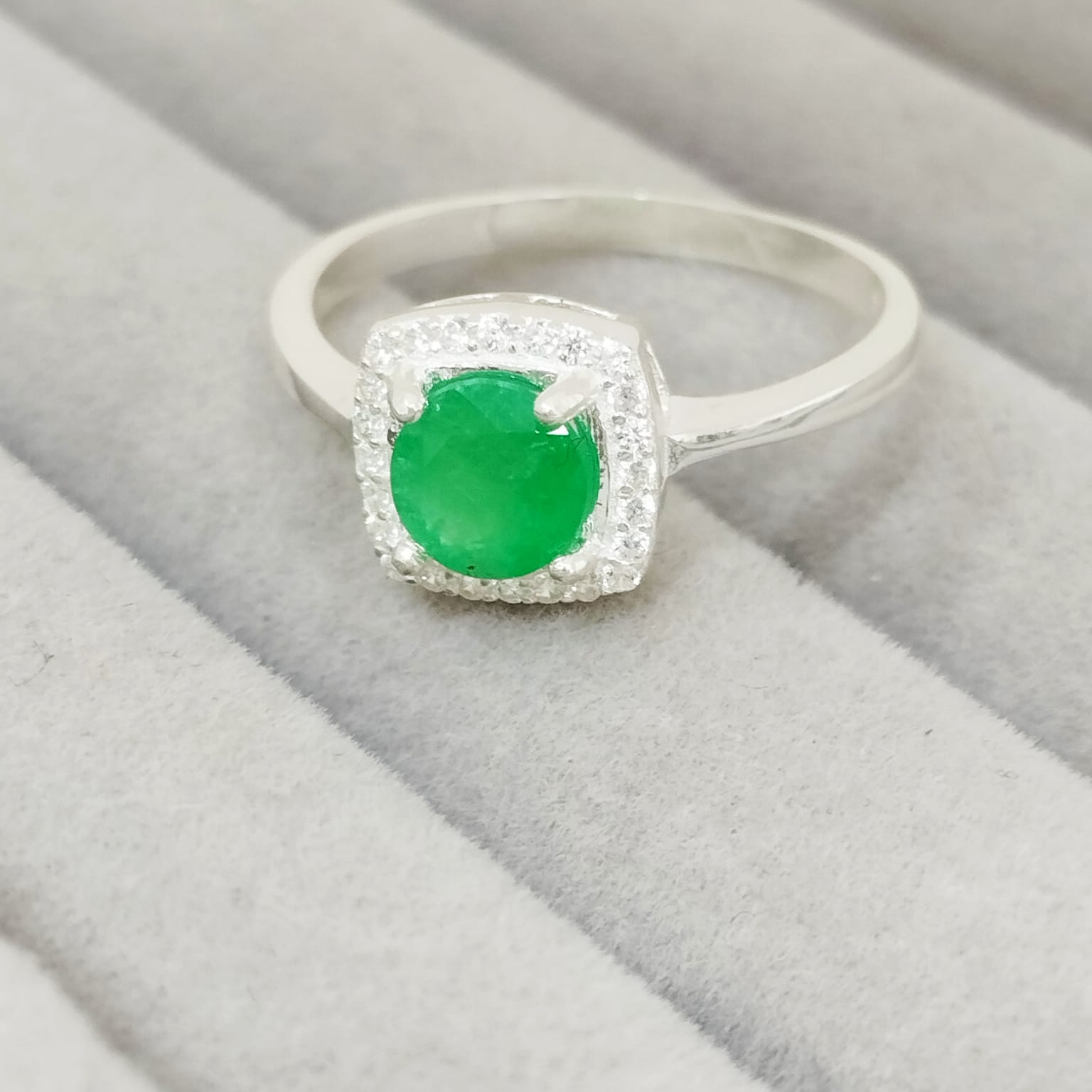 Anillo Esmeralda 6mm cuadrada y Circon Blanco T8 1/2 ID: 522