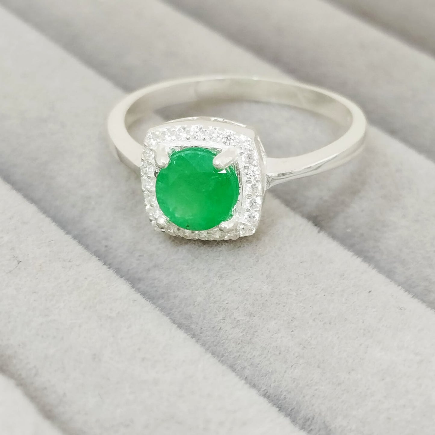 Anillo Esmeralda 6mm cuadrada y Circon Blanco T8 1/2 ID: 522