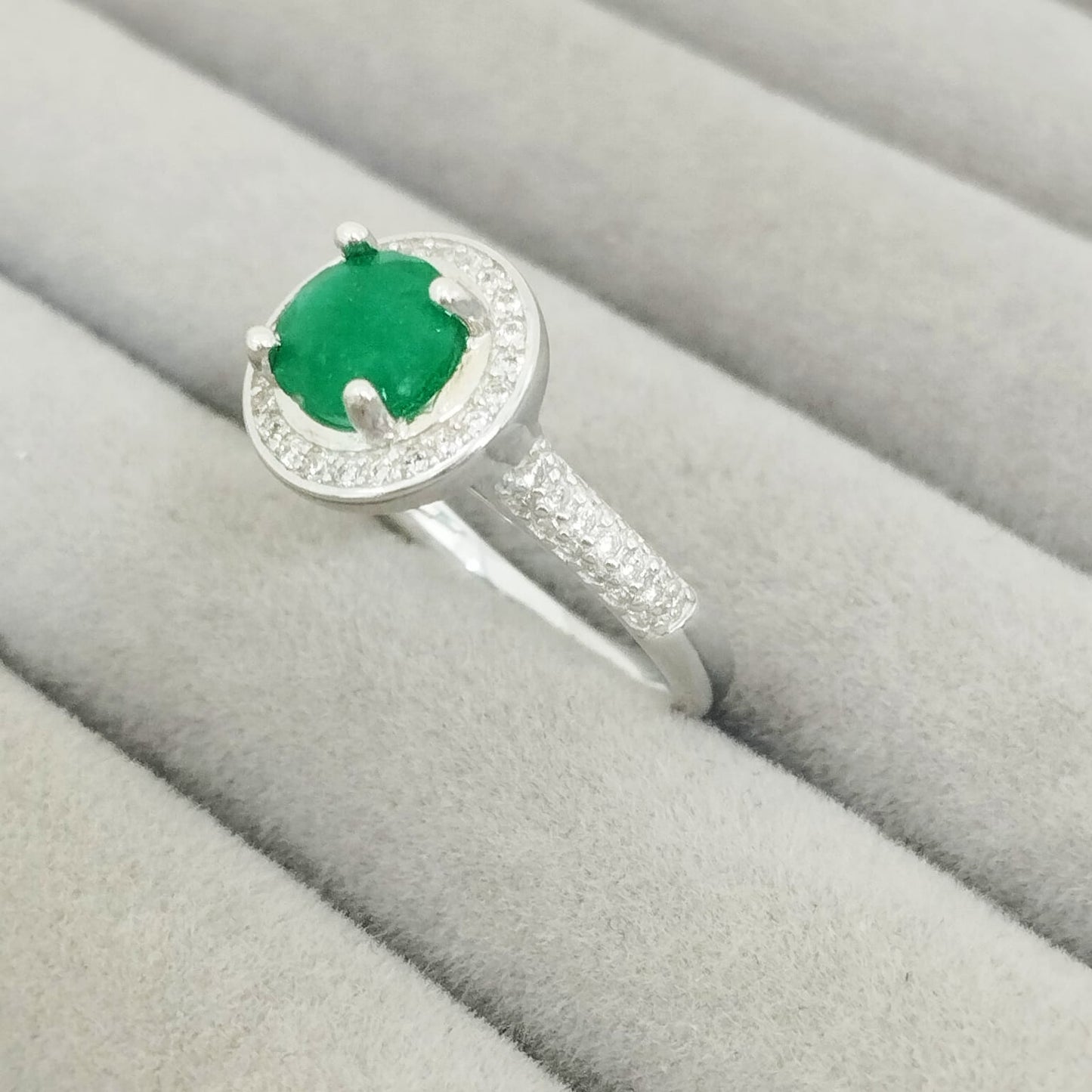 Anillo Esmeralda 6.5mm Redonda y Circon Blanco T6 ID: 521