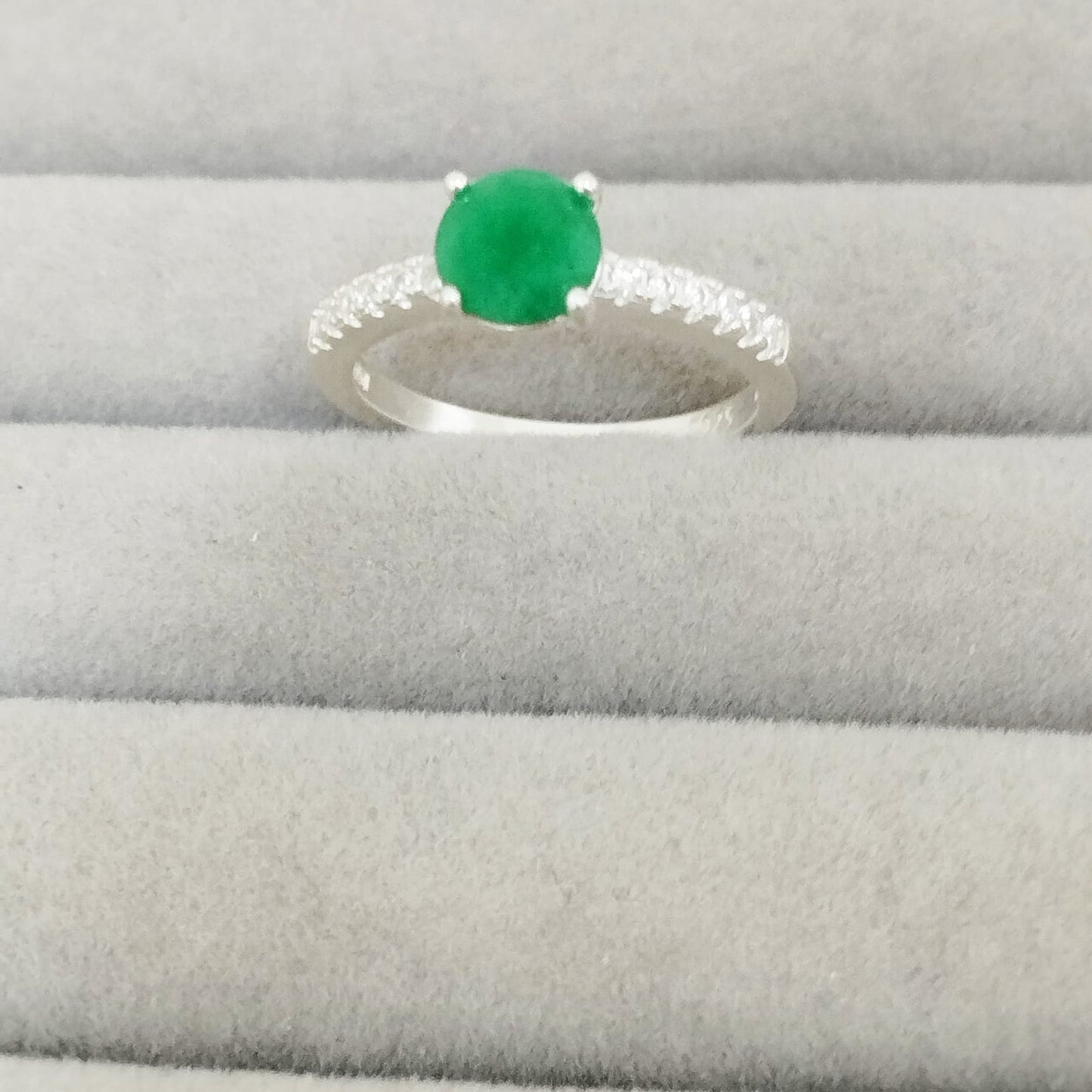 Anillo Esmeralda 6mm Redonda y Circon Blanco T7 ID: 524