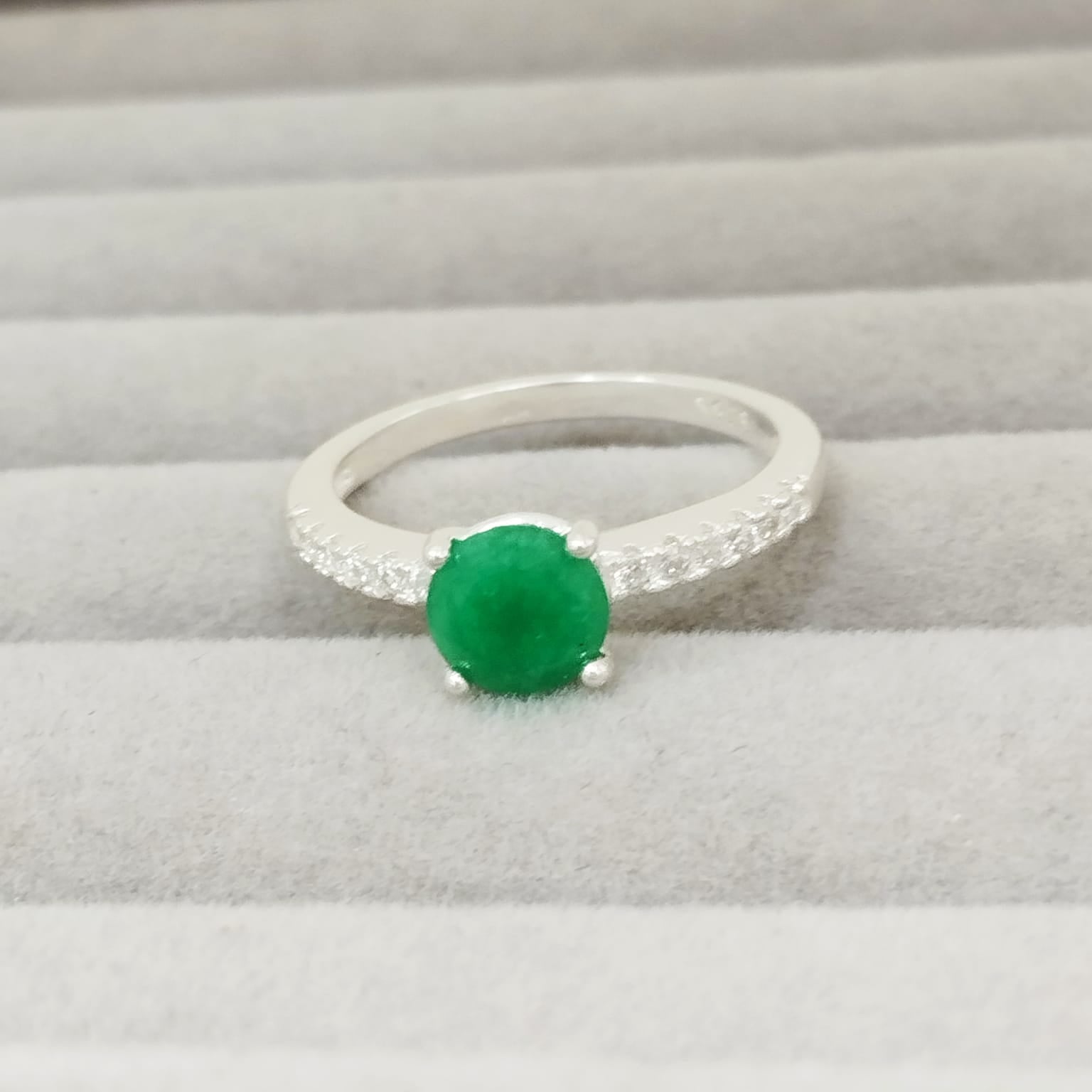 Anillo Esmeralda 6mm Redonda y Circon Blanco T7 ID: 524