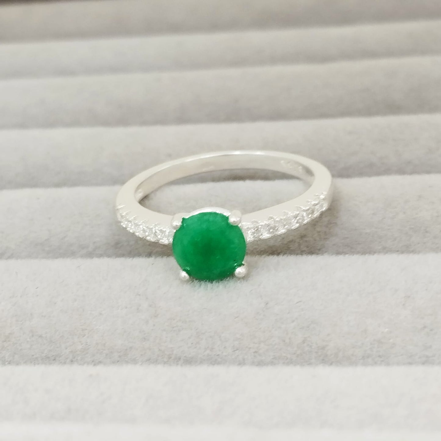 Anillo Esmeralda 6mm Redonda y Circon Blanco T7 ID: 524
