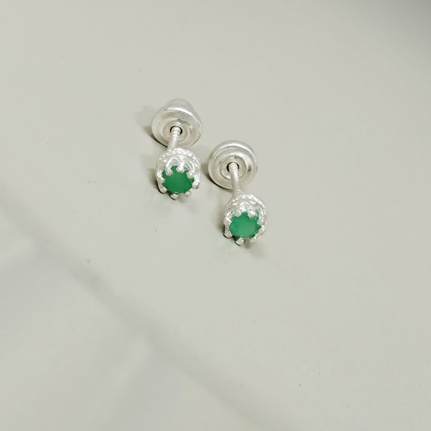 Topo Esmeralda Redonda Plata 3.8mm Plata 925 Con Rosca De Seguridad ID: 529