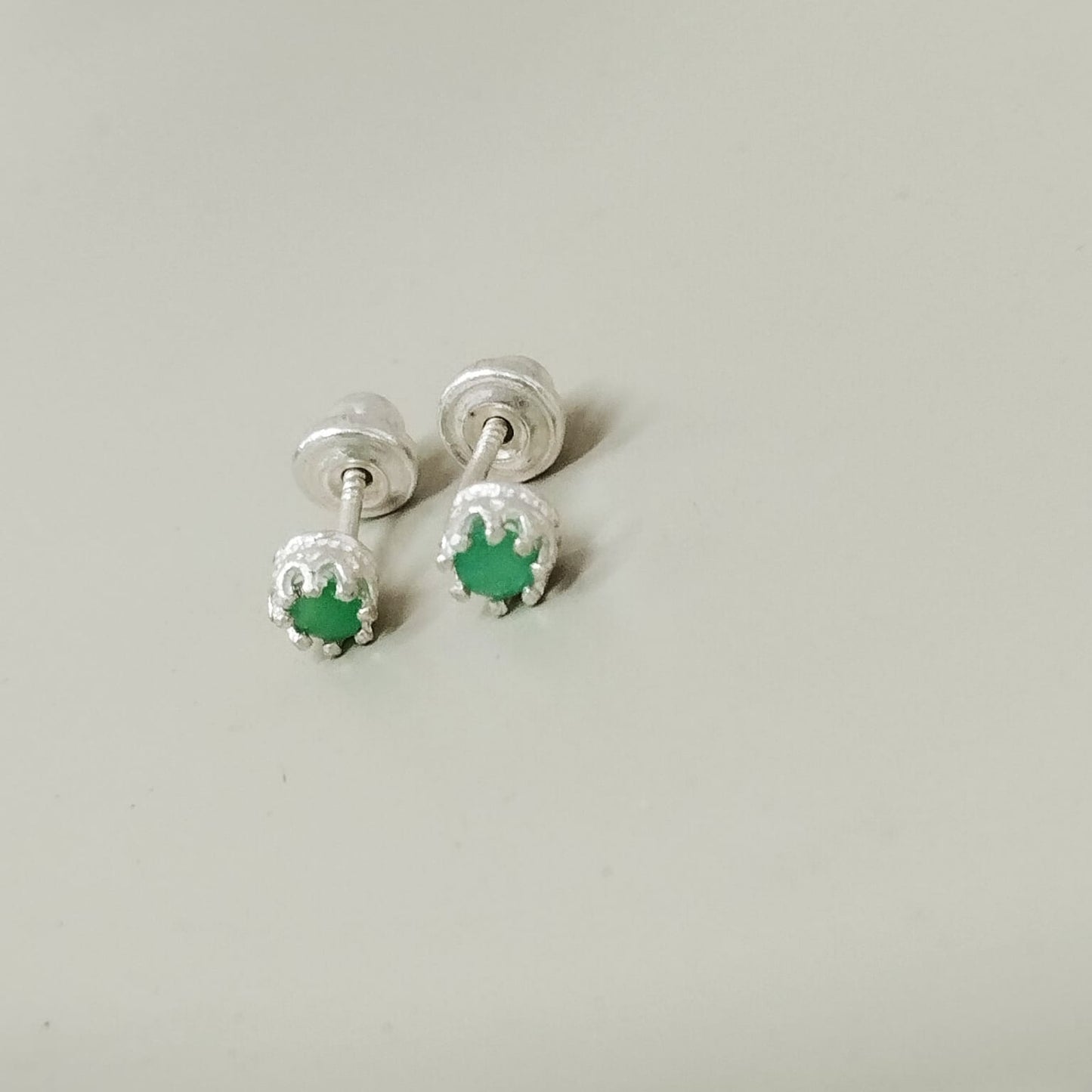 Topo Esmeralda Redonda Plata 3.8mm Plata 925 Con Rosca De Seguridad ID: 529