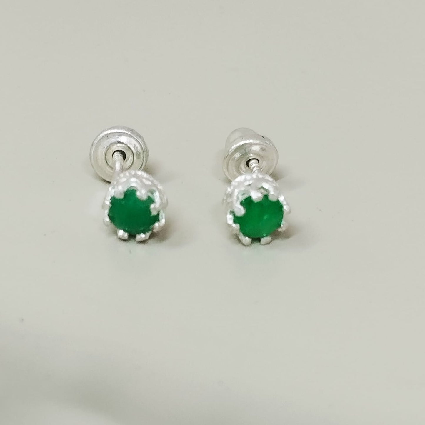 Topo Esmeralda Redonda Plata 4.8mm Plata 925 Con Rosca De Seguridad ID: 530