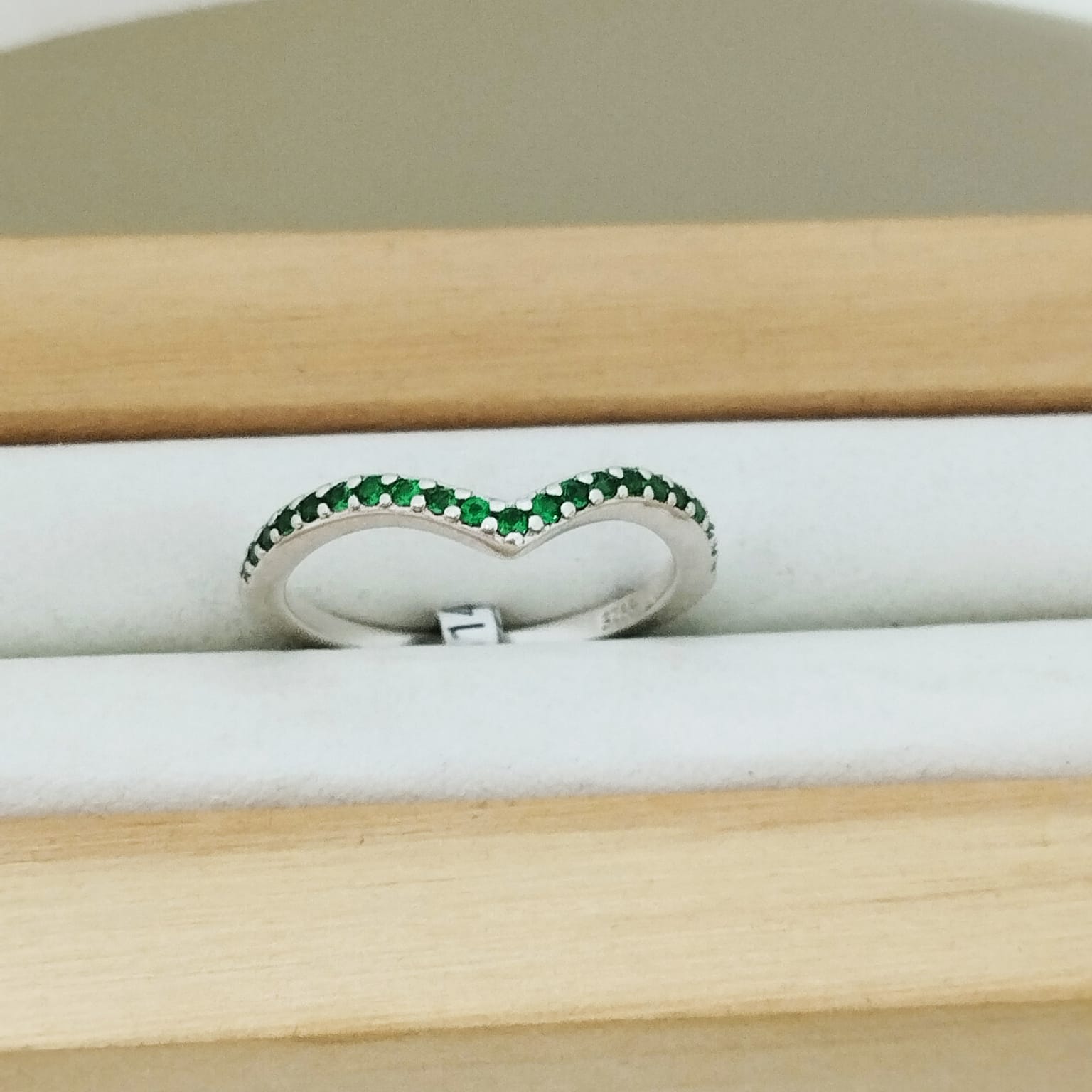 ANILLO V ESMERALDA T6 ID: 263