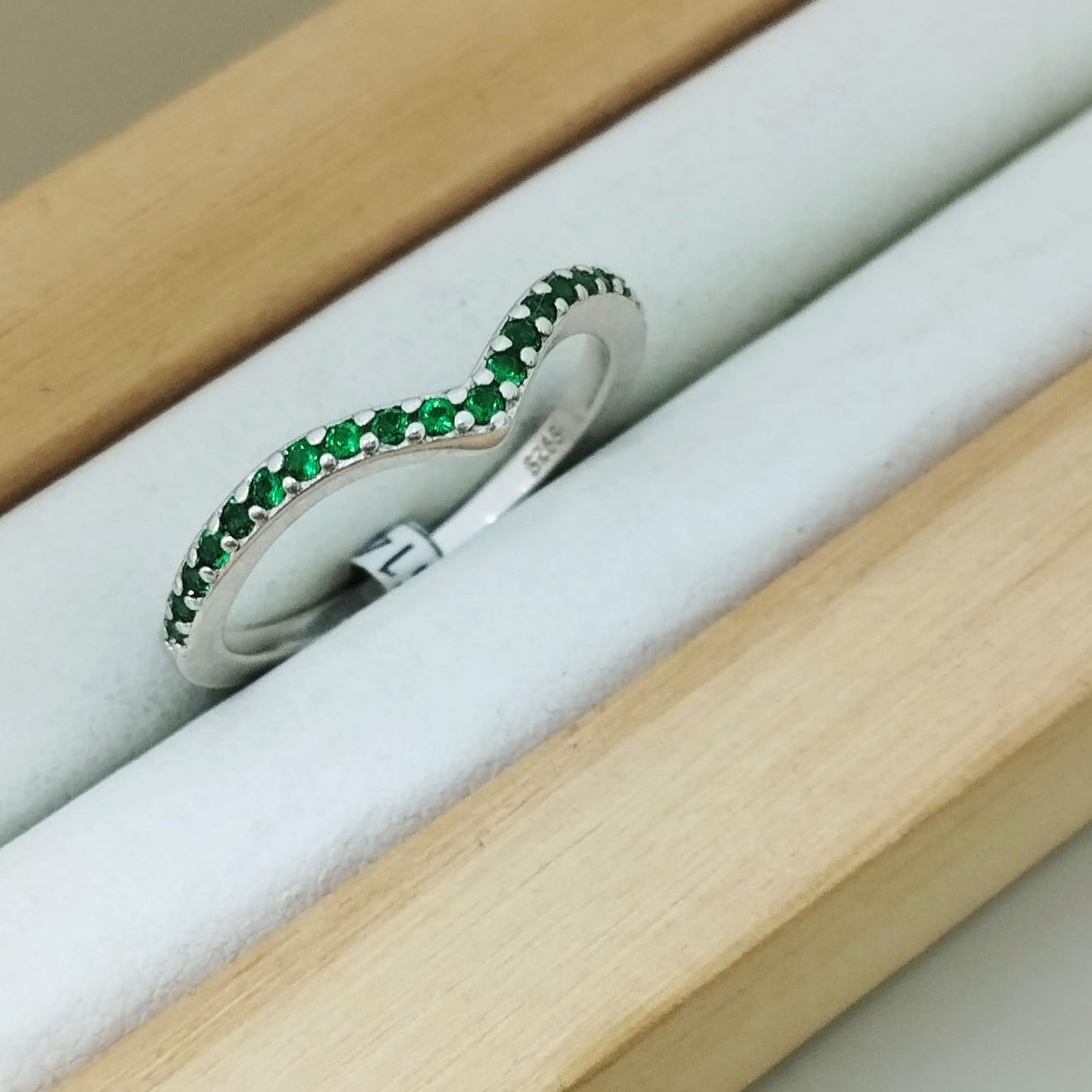 ANILLO V ESMERALDA T6 ID: 263